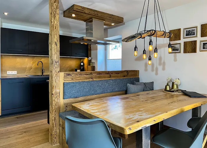 Alpine Goldquell - Infrarot Kabine, National Park Sommerkarte Und Bergblick 劳里斯