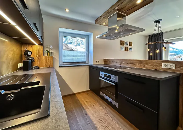 Alpine Goldquell - Infrarot Kabine, National Park Sommerkarte Und Bergblick راوريس